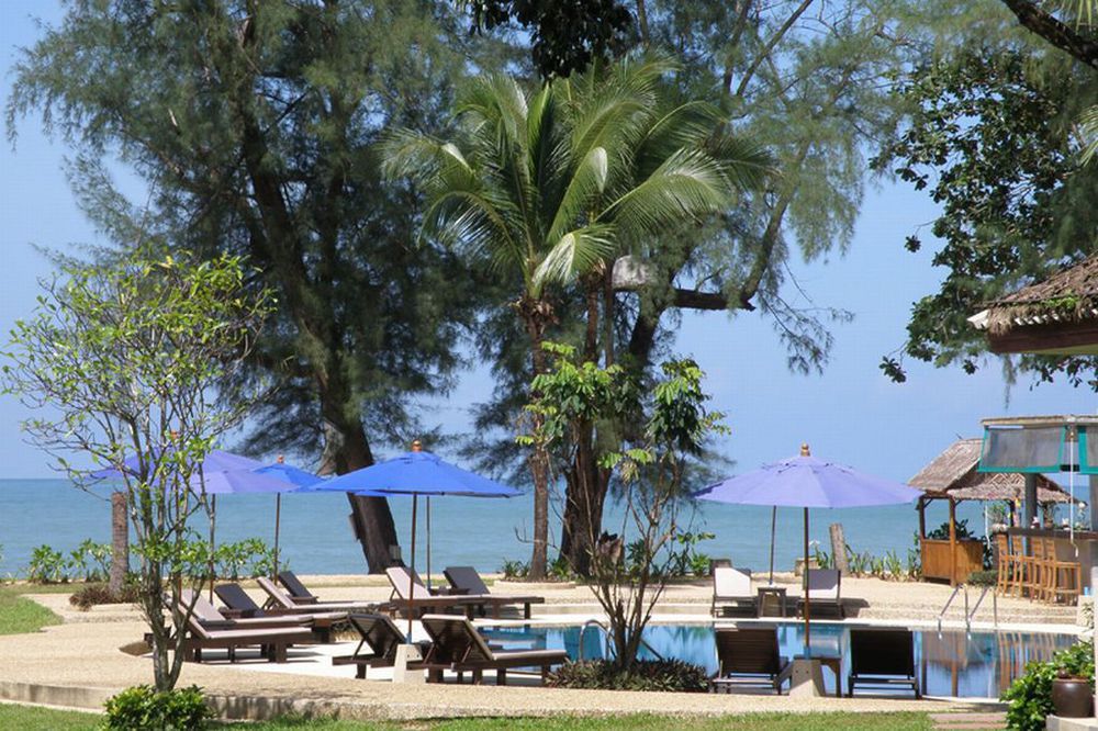 Hive Khaolak Beach Resort (Adults Only) Кхаулак Экстерьер фото