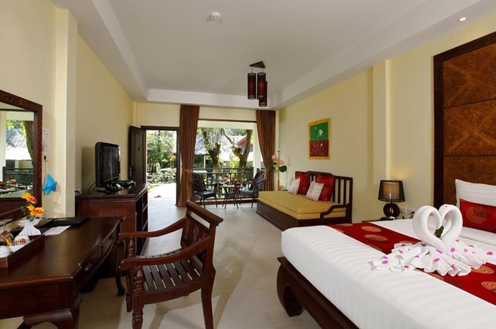Hive Khaolak Beach Resort (Adults Only) Кхаулак Экстерьер фото