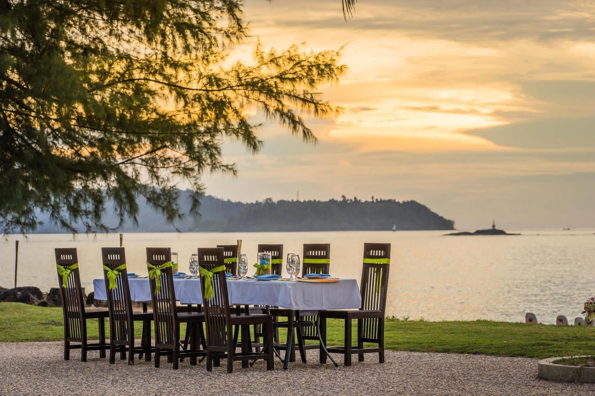 Hive Khaolak Beach Resort (Adults Only) Кхаулак Экстерьер фото