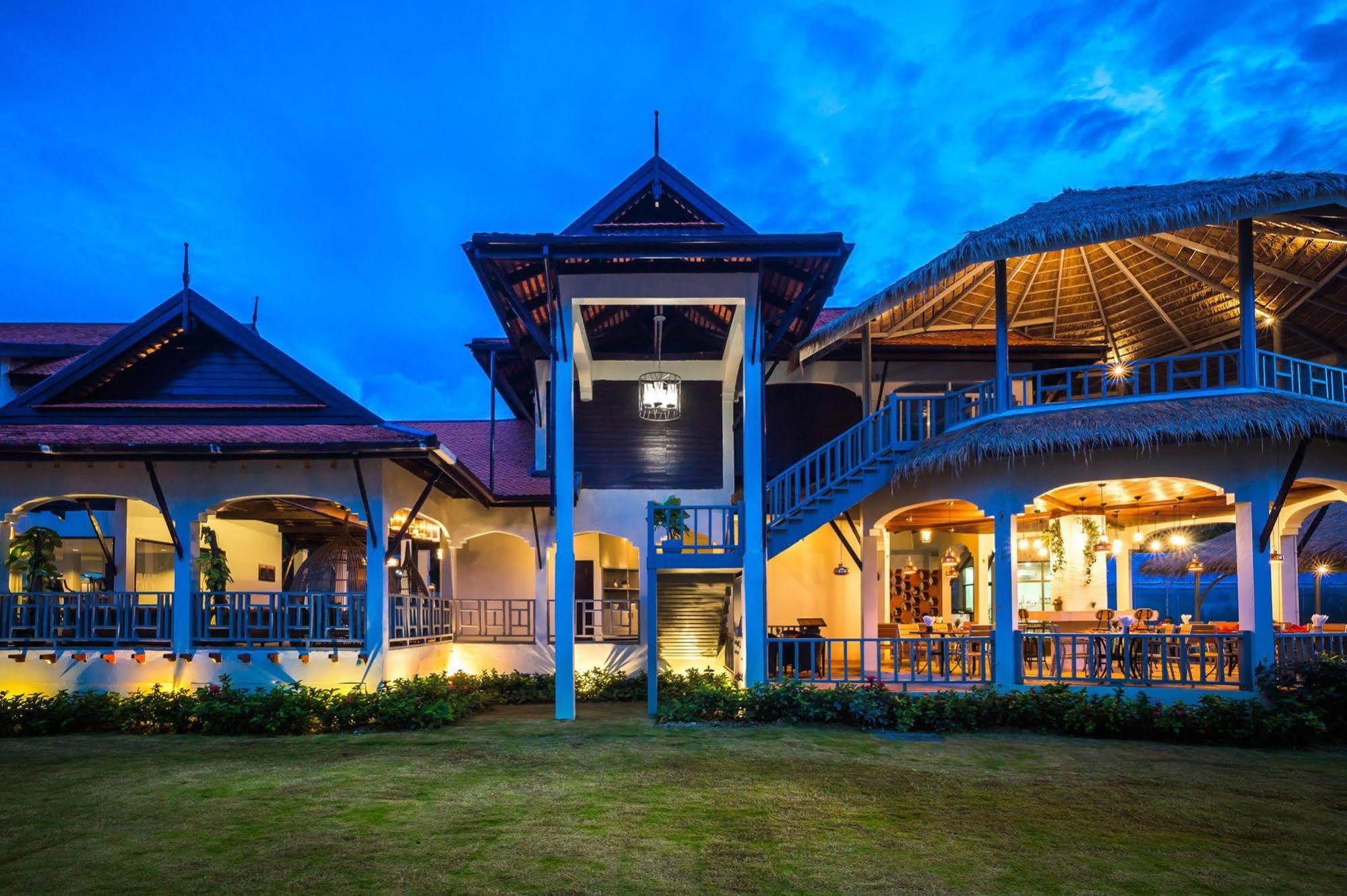 Hive Khaolak Beach Resort (Adults Only) Кхаулак Экстерьер фото