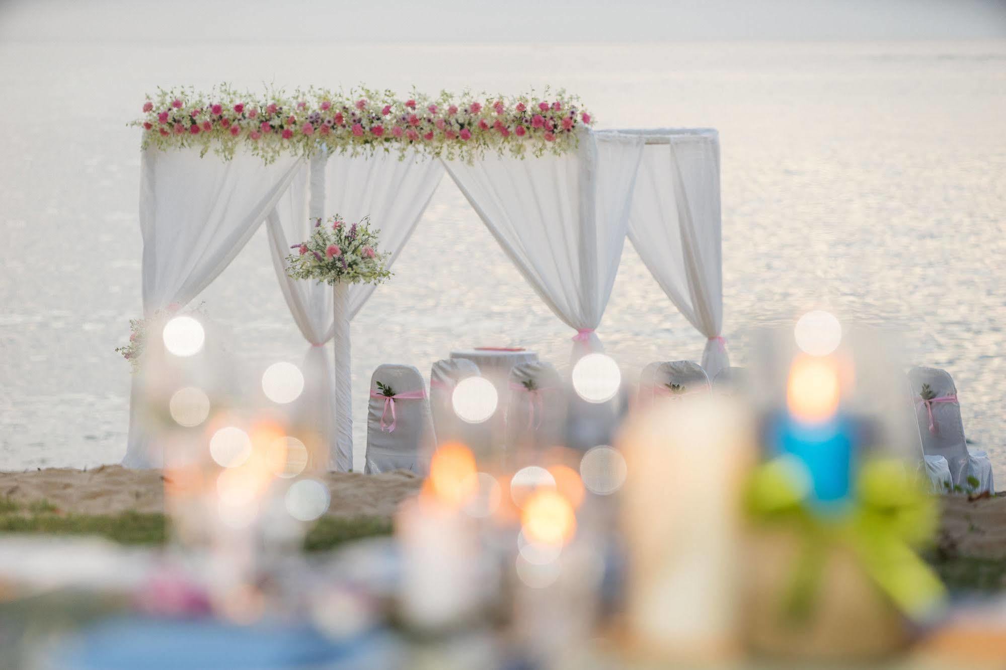 Hive Khaolak Beach Resort (Adults Only) Кхаулак Экстерьер фото