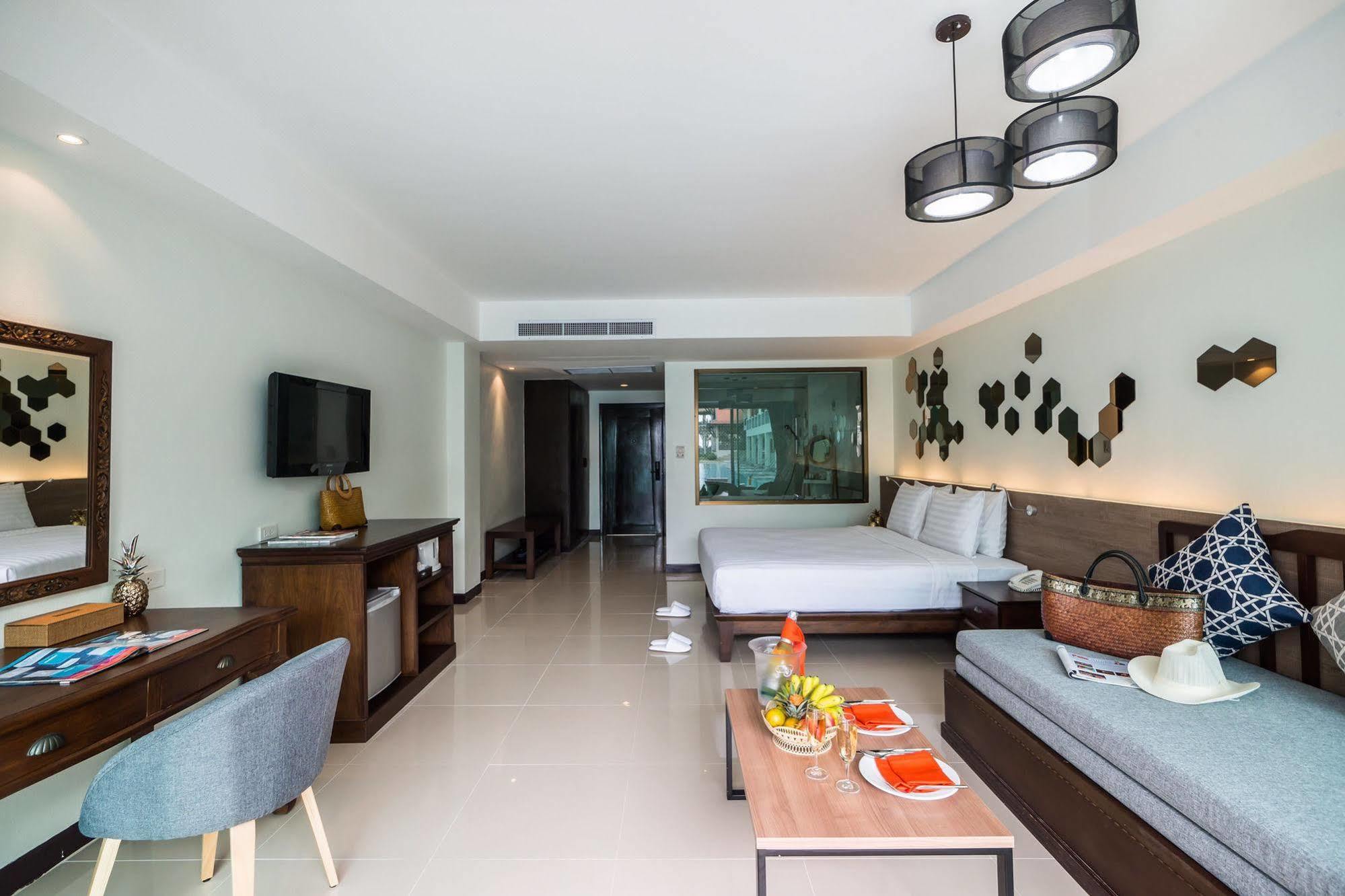 Hive Khaolak Beach Resort (Adults Only) Кхаулак Экстерьер фото